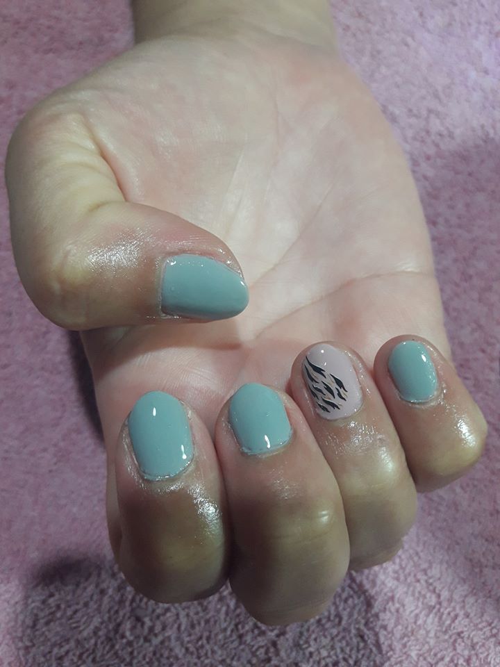 Nails by Mora