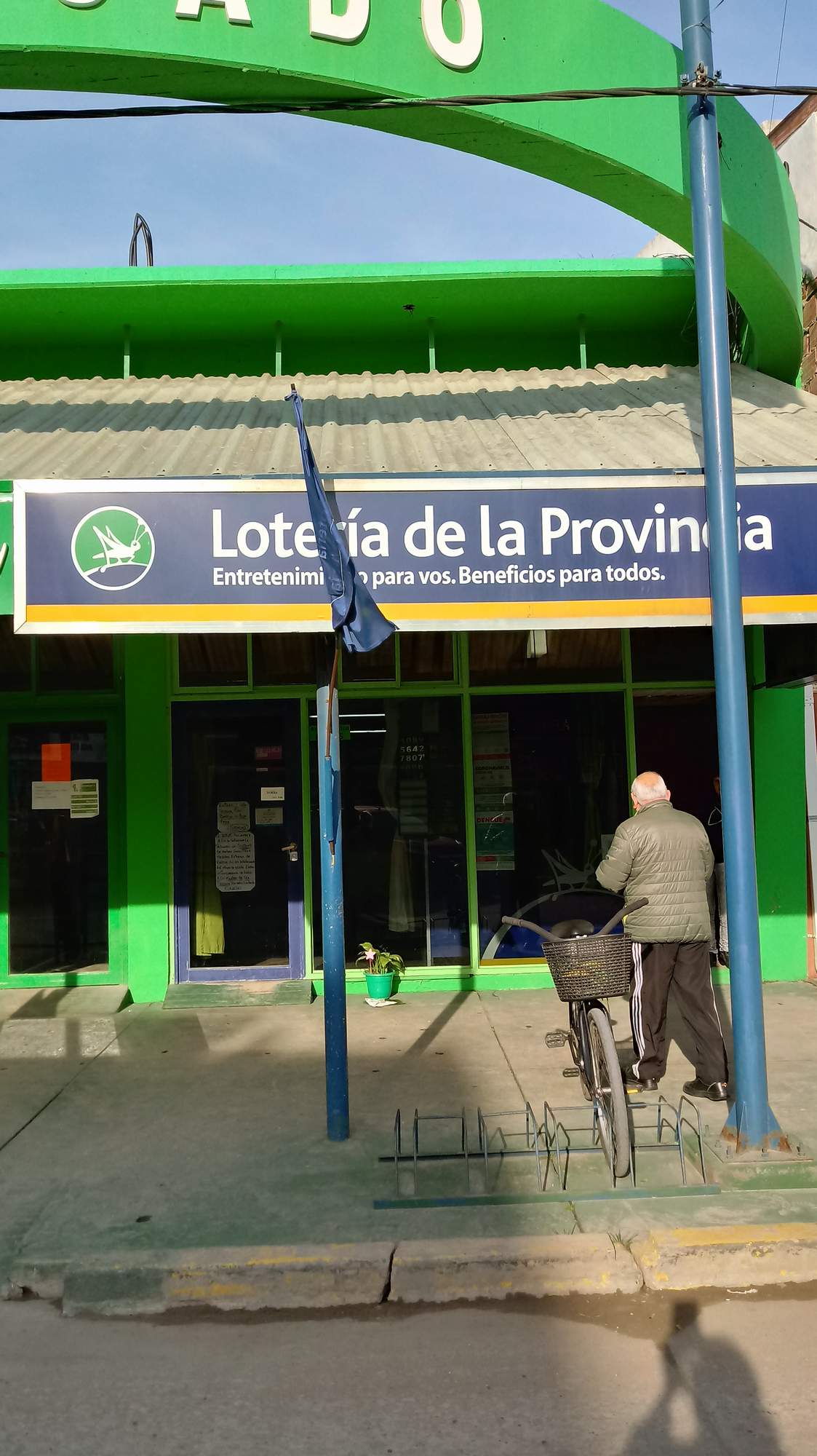 Agencia de Lotería y Quiniela “La Oficial”